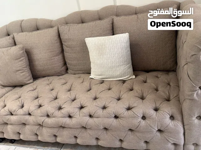 كرسي طويل قطعه واحد لون بيج على بني