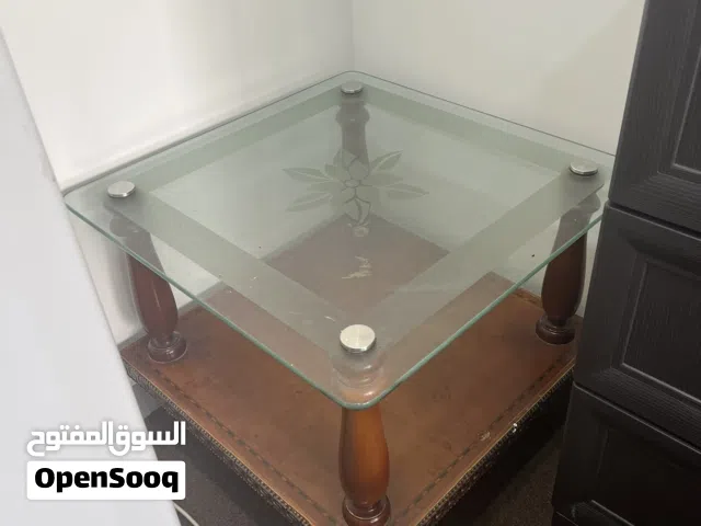 طاولة مربعة (10) دينار
