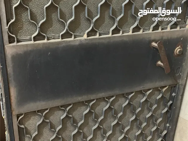 باب حديد متين ركب طول