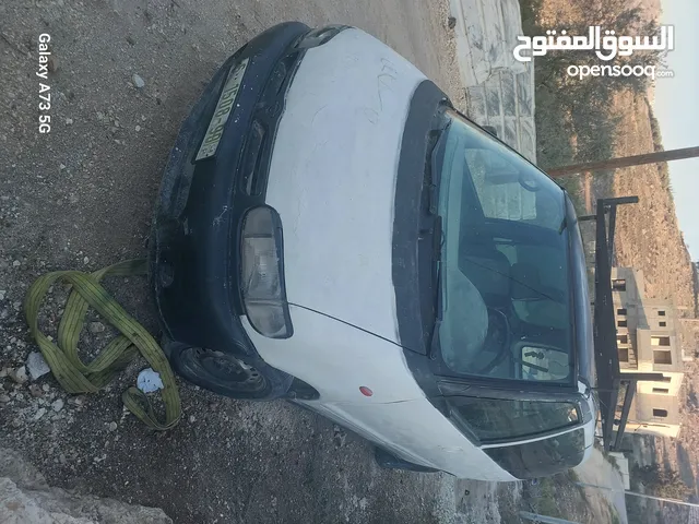 باص نيسان سيرينا 2001