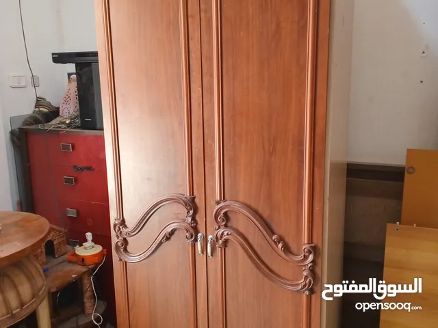 دولاب فردي ايطالي نظيف للبيع