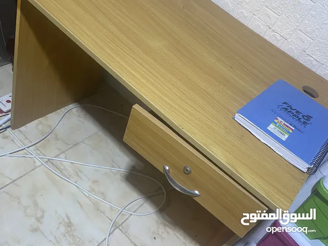 للبيع: مكتبي دراسه / مكتبي كمبيوتر – حالة ممتازة ، مثاليات للدراسه والعمل المكتبي وبسعر منافس