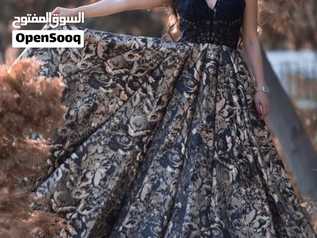 فساتين سهرة قماش تركي (صناعة تركية استيراد ) البيع كامل الكمية 13 فستان موديلات عصرية