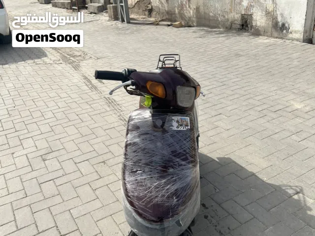 دراجه ياماها نوع بطه لون ماروني اقرى الوصف