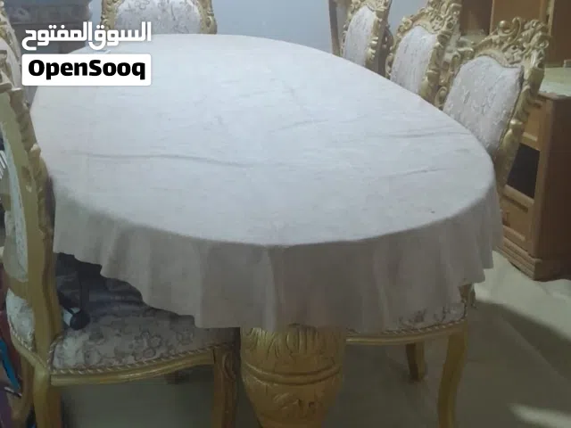طاولات وكراسي