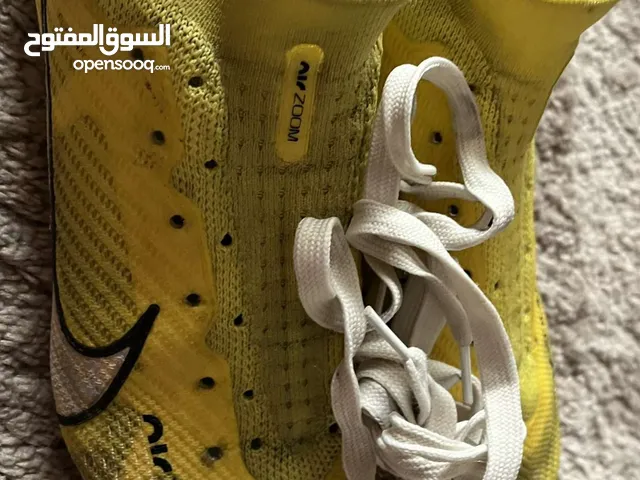 40 Sport Shoes in Irbid