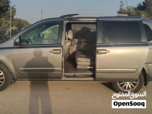 2011 كيا كرنفال LX
