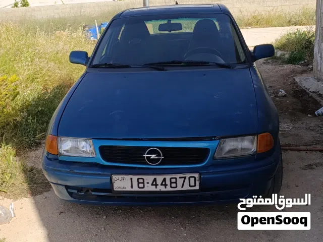 1995 أوبل استرا Standard