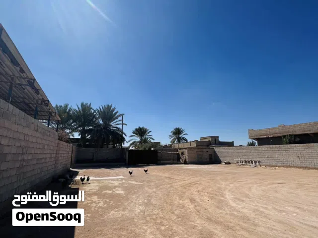 صفقة قوية في قزير – منزلين بسعر واحد  لو كنت تدور على مشروع جاهز أو سكن عائلي كبير... ركّز مع
