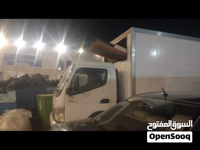 هاف لوري مقفل للايجار طويل 5 ونص متر يصلح بايبات