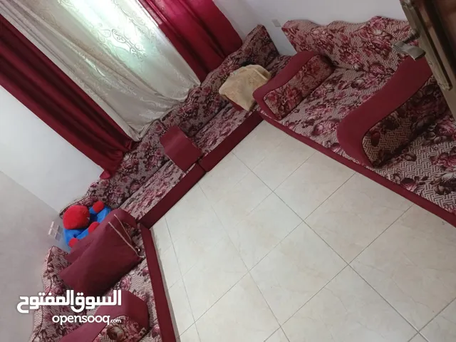 فراش عربي جلسة ارضية مع البرادي باستعمال الجديد للبيع