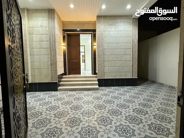 290 m2 More than 6 bedrooms Villa for Rent in Jeddah As Salhiyah