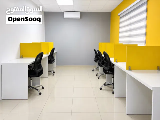 أثاث مكتبي مميز للبيع بحالة جيدة جدًا