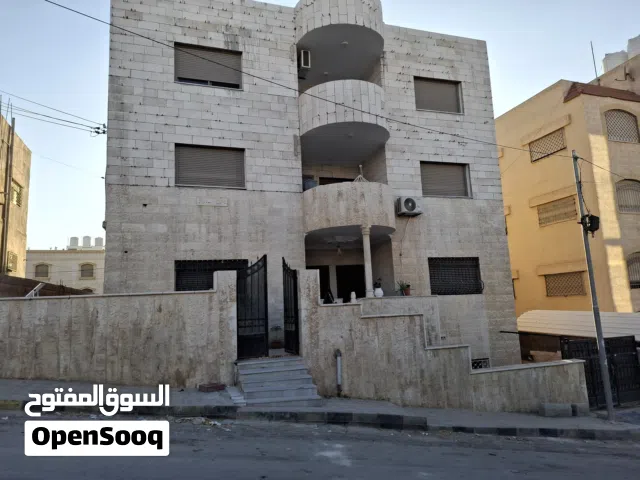 شقة للايجار  يومي أسبوعي سنوي  العفش جديد شارع الكرامة الكنب  وغرفة النوم جديدة ومكيفة