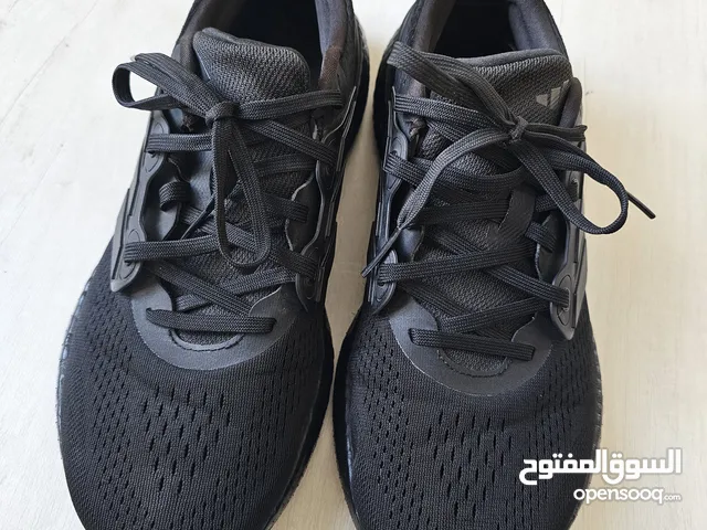 حذاء جري من شركة اديداس الترا بوست