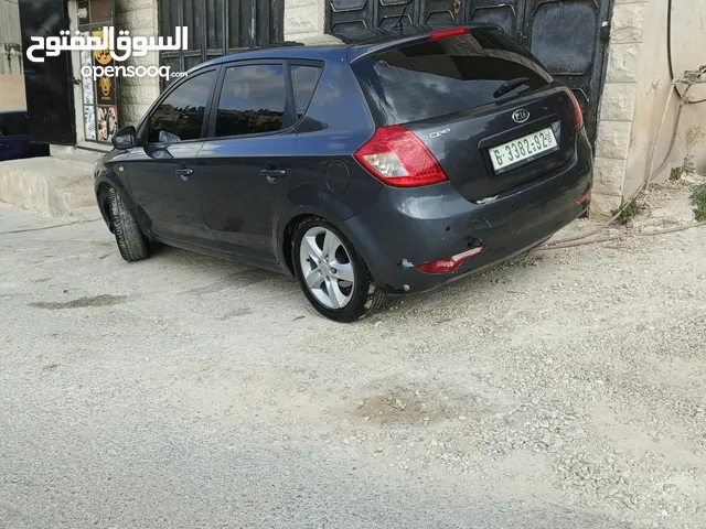 سيارة كيا سيد للبيع يد صفر السيارة بالصلاة عالنبي بدها تكون دهان عالخفيف كربونات مرشات هيك شغلات