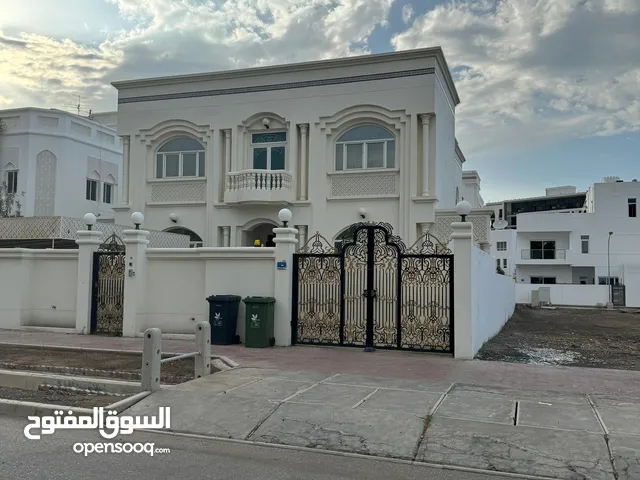 450 m2 5 Bedrooms Villa for Sale in Muscat Qurm