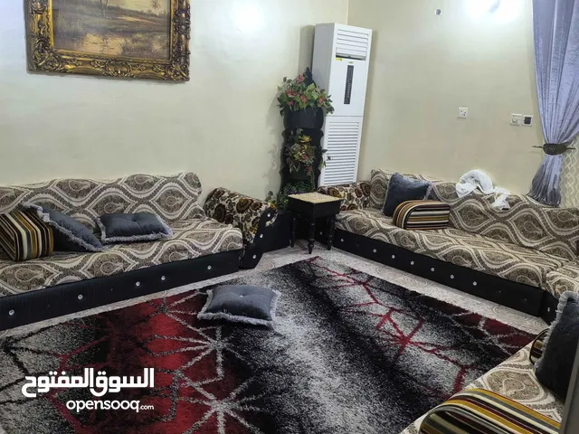 للبيع شقه دور ارضي في البريقه بافضل الاماكن بافضل مكان في البريقه في البي كلاس موقعه حلو كل الخدمات