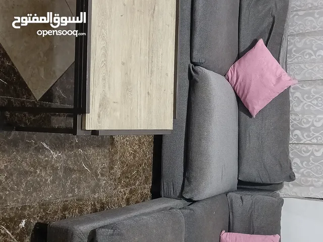 طقم كنب للبيع بسعر مغري محشي ريش واسفنج سهل الفك وسهل الغسيل لانه كل قطعة لحال
