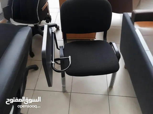 كراسي للمعاهد والجامعات وللمحاضرات التعليميه والمدارس يتحمل اوزان وقوي الكرسي يصلح لتعليم الأولاد ..