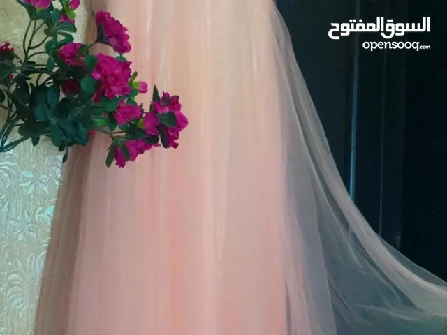 تأجير وبيع فساتين.......................................................