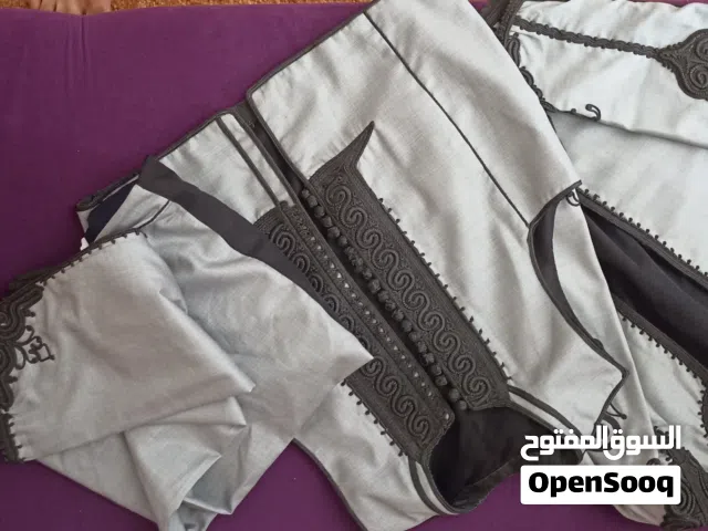 زبون خدمه نص يد يعتبر جديد ملبوس مرتين بس للبيع مستعجل