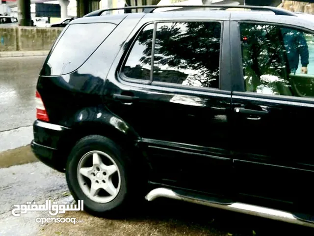 Black mercedes ML 320