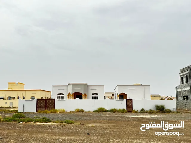 450 m2 4 Bedrooms Townhouse for Sale in Al Sharqiya Al Mudaibi