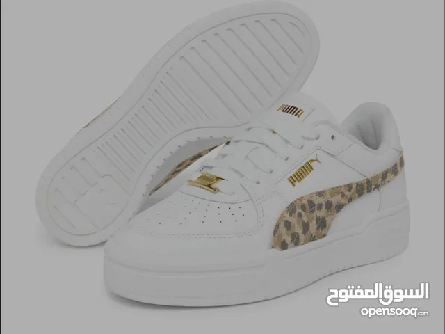 White Sport Shoes in Amman
