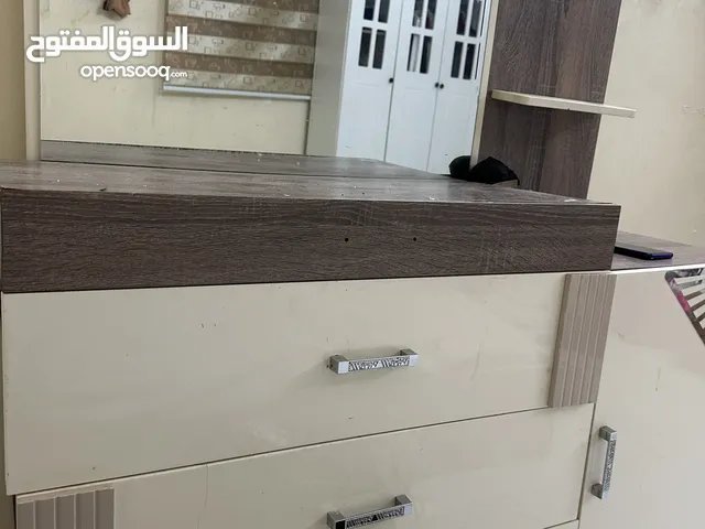 غرفه نوم بدون دولاب ودولاب مطبخ وفرن