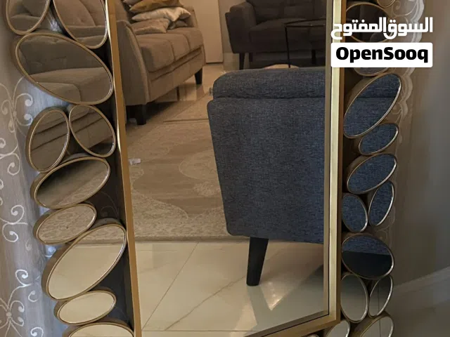 منظرة اطارها باللون الذهبي