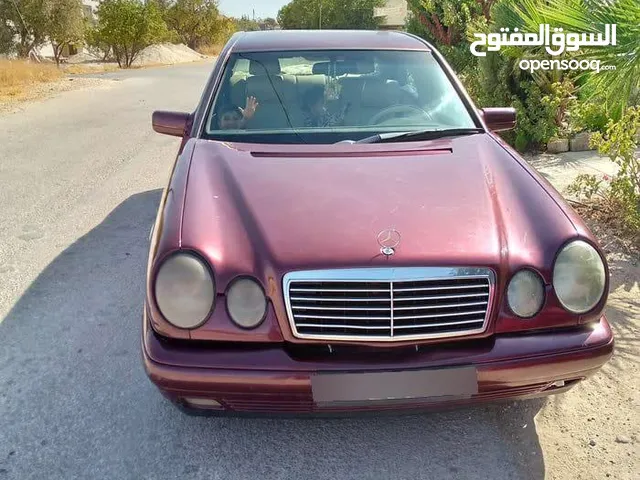 مرسيدس قرس ونص موديل1997بحاله ممتازة ولا ينقصها شيئ