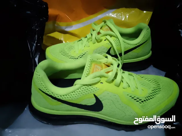 فيتنامي اصلي100% ولو عايز تتأكد استلم جمب توكيل واكشف عليه كسر الزيرو ووارد الخارج كوتشي ماركة نايك