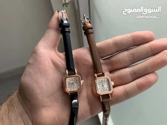 ساعات نسائية نازكة جداً جديدة وغير مستعملة بل جيس بعدها سعر اثنينهن ب 18 الف فقط والتوصيل مجاني