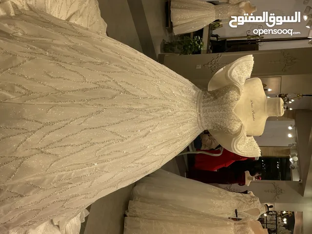 فستان عرس من دار برادا