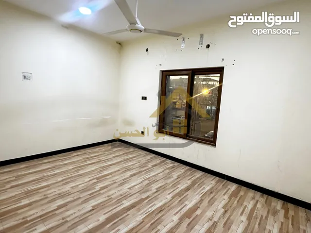 مشتمل للايجار في منطقة حي المدراء تجاري قرب الشارع العام بمساحة 100 متر.#9.