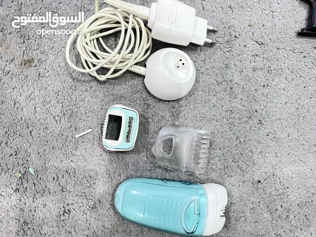 ماكينه ازالة شعر نسائية ماركة اصليه بروان سعرها الحقيقي عند الشراء150دينار بحالة ممتازه جدا نظيفه