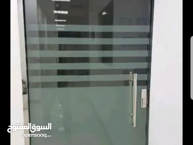 زجاج سكوريت تبديل مكائن الابواب وتفصيل واجهات المحلات جميع مناطق الكويت