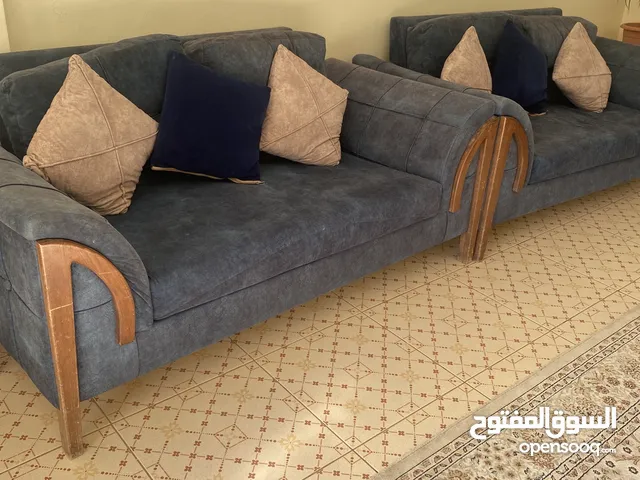طقم كنب تركي تسع مقاعد جميل جداً و ثقيل خشب زان مستعمل استعمال خفيف