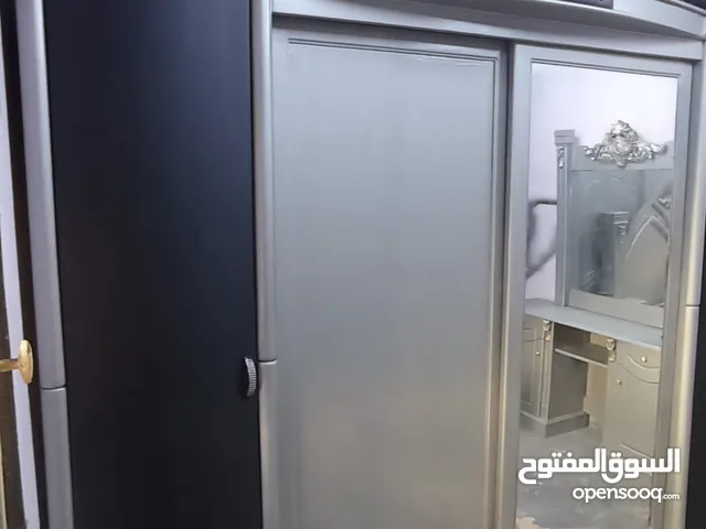 غرفه نوم  تفصيل  موديل لف خشب لاتيه 18بحال الجديد  تصلح لعرسان