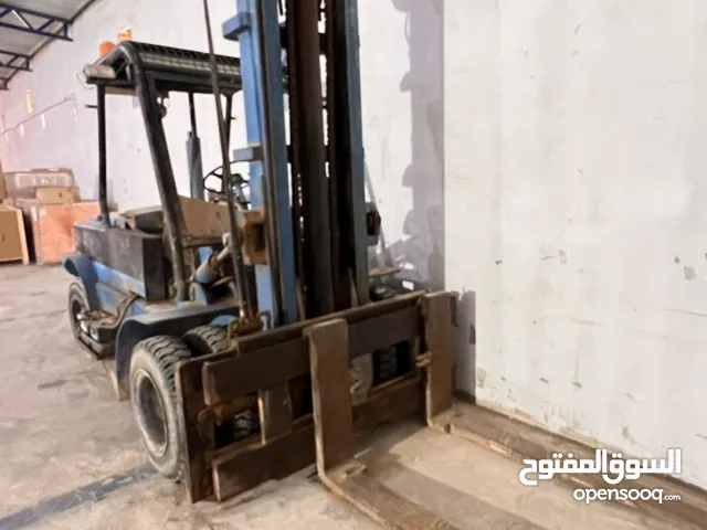 2000 Forklift Lift Equipment in Tripoli