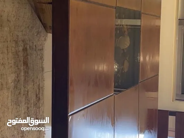 سفرة للبيع استعمال بسيط نخب كراسي مع بنش طول وعرض متر ونص مربعه
