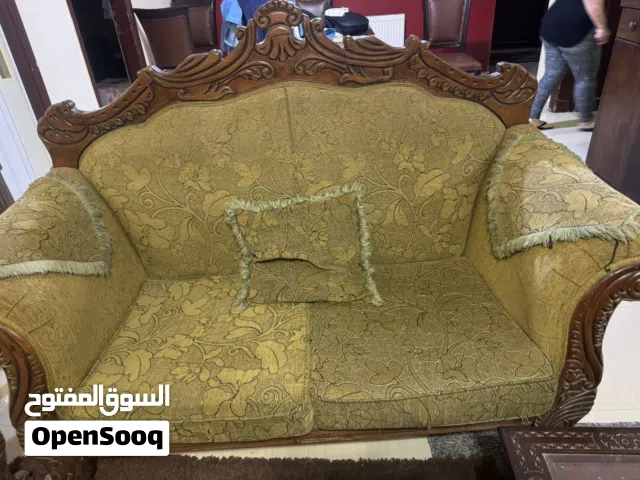 طقم كنب كلاسيك نضيف يدوب في كمن خدشه بسعر حرق