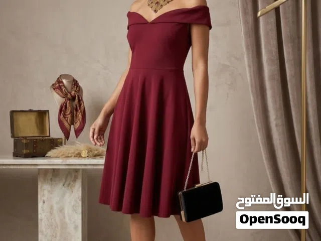 فستان احمر(نبيذي) اوف شولدر كتير حلو الواقع نفس الصورة (مستعمل لكن بحالة ممتازة كالجديد )