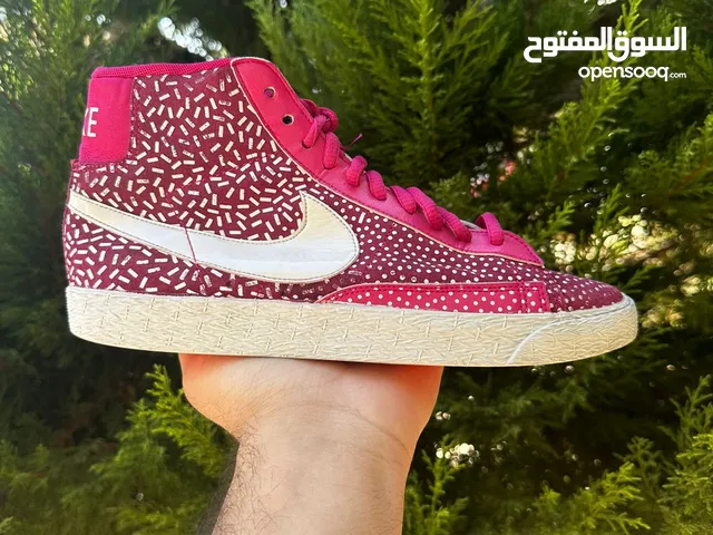 Pink Sport Shoes in Amman