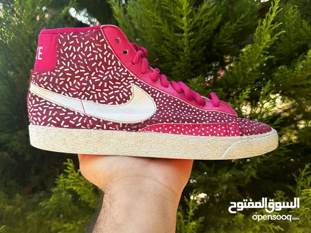 Pink Sport Shoes in Amman