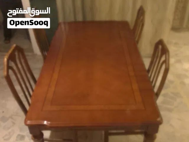طاوله سفره خشب زان مع 4 كراسي ولا هزه بحاله ممتازه للبيع بسعر 45