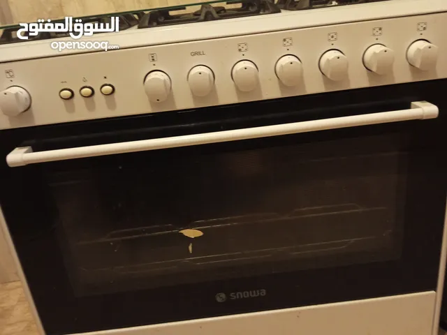 طباخه نوع Romina إيطاليه استعمال شهر واحد تقريبا جديده لايوجد فيها أي مشكل مع 3 دبات غاز
