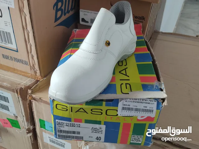 شروه احذيه من الداخل موجوده بالخليل