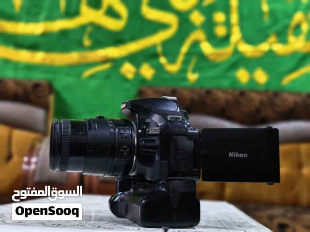 كامرات نيكون 5200 وكانون D1300